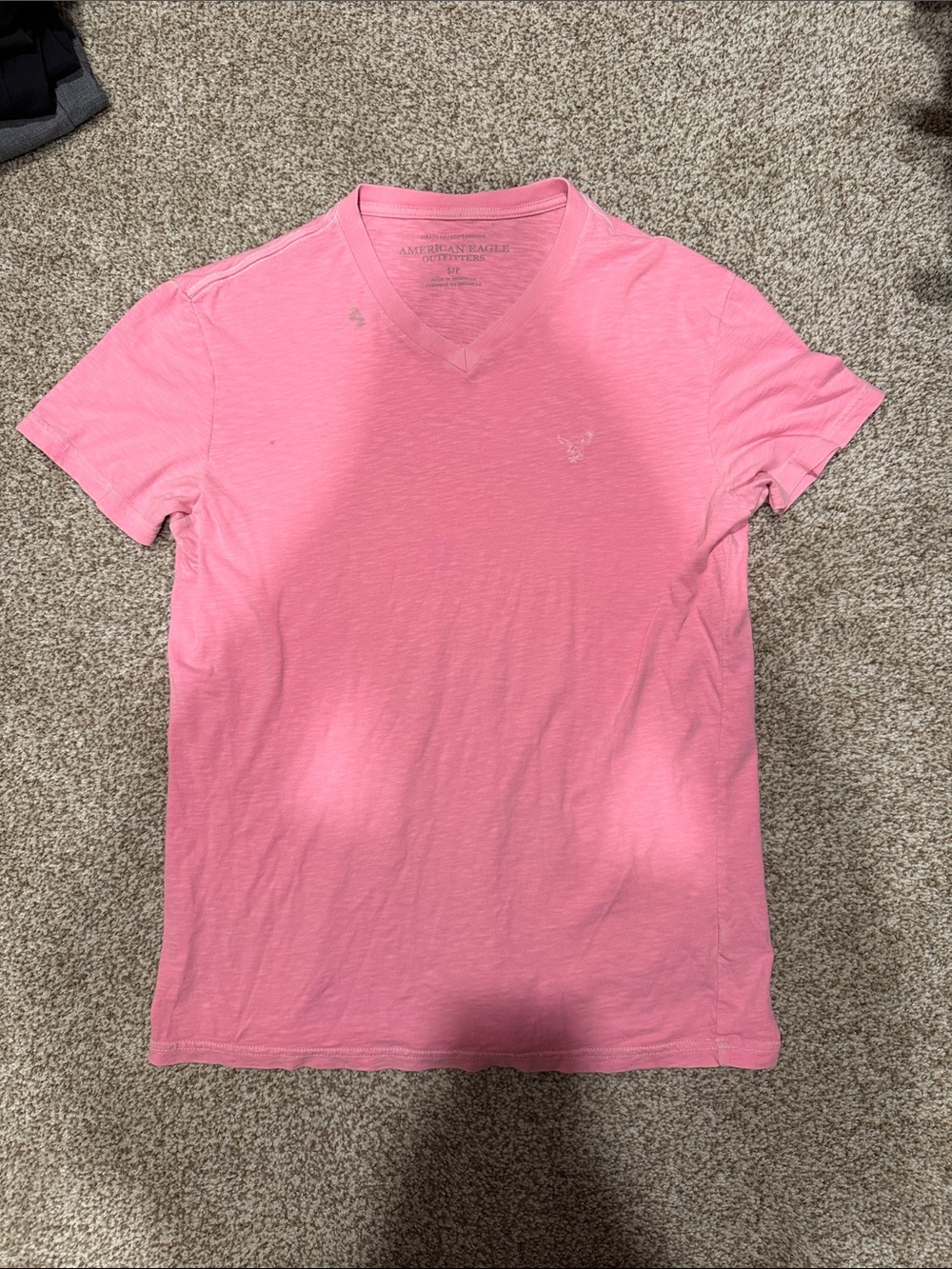American Eagle Outfitters Men’s Pink V-Neck Tee